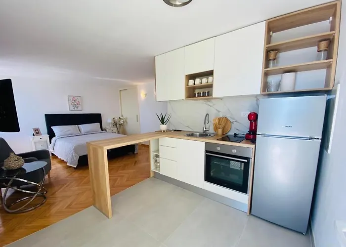 Guest house Pami Podstrana