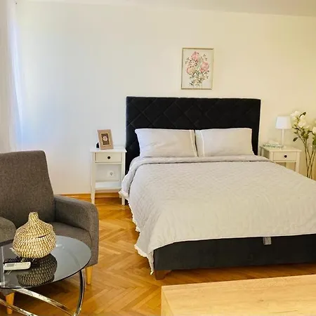 Guest house Pami Podstrana